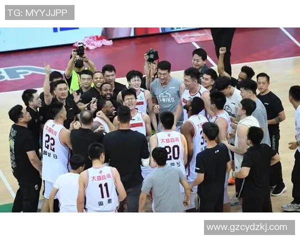 CBA精彩对决广东大益迎战上海队争夺季后赛席位 CBA精彩对决广东大益迎战上海队争夺季后赛席位