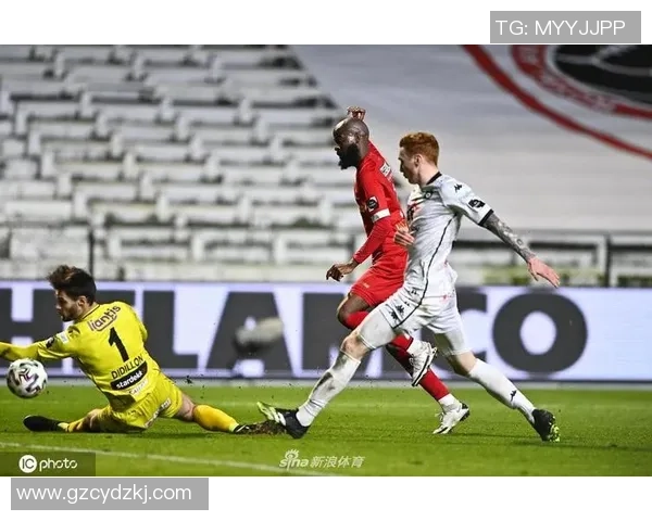 亨克与色格拉的激烈对决解析及赛后精彩瞬间回顾 亨克与色格拉的激烈对决解析及赛后精彩瞬间回顾