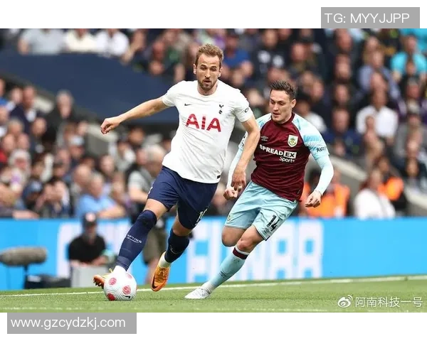 凯恩的传奇之路:从天才少年到足球巨星的辉煌历程与影响 凯恩的传奇之路:从天才少年到足球巨星的辉煌历程与影响