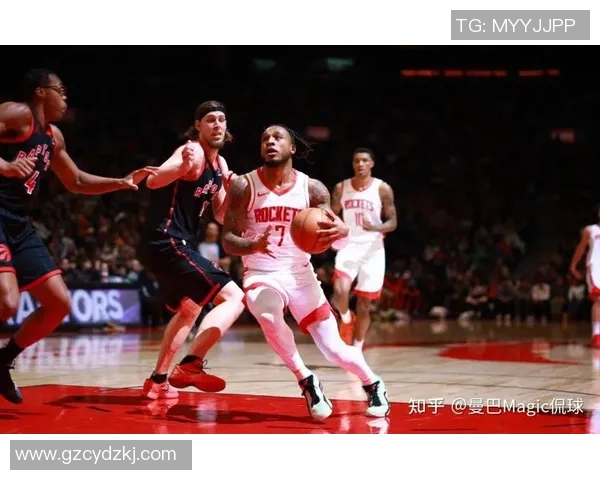 多伦多猛龙与火箭的激烈对决展现篮球魅力与团队精神的完美结合 多伦多猛龙与火箭的激烈对决展现篮球魅力与团队精神的完美结合